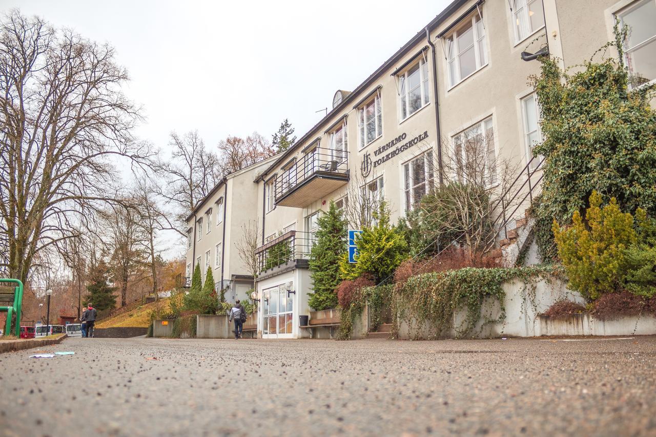 Vaernamo Folkhoegskolas Vandrarhem Esterno foto